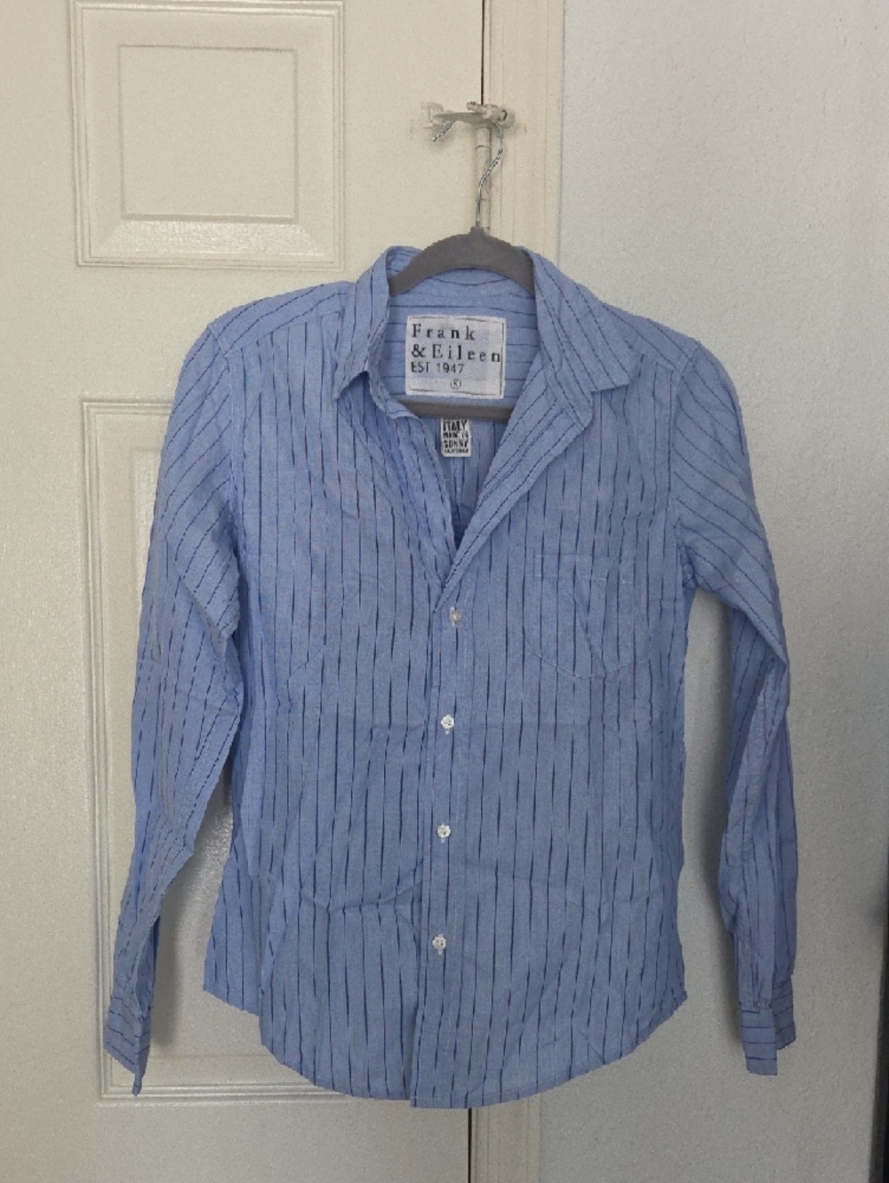 Frank & Eileen Barry Light Blue Pinstripe Woman's Button Down Small